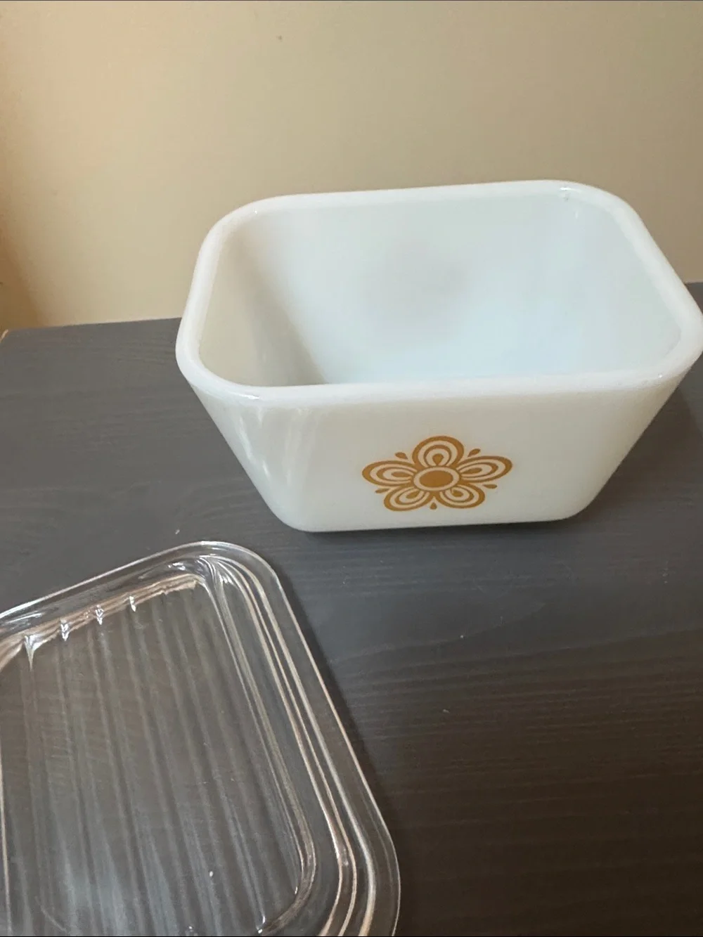 Vintage Pyrex Butterfly Gold 501-B Fridge Dish With Glass Lid